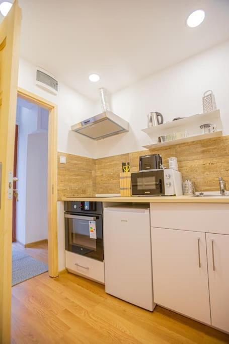 Cute Gallery Flat In Dob Str, Mars Budapest Exterior photo